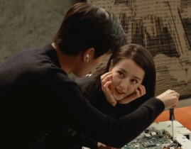 娱乐吃瓜迪丽热巴杨洋,甜蜜互动引热议，娱乐圈“金童玉女”组合成焦点